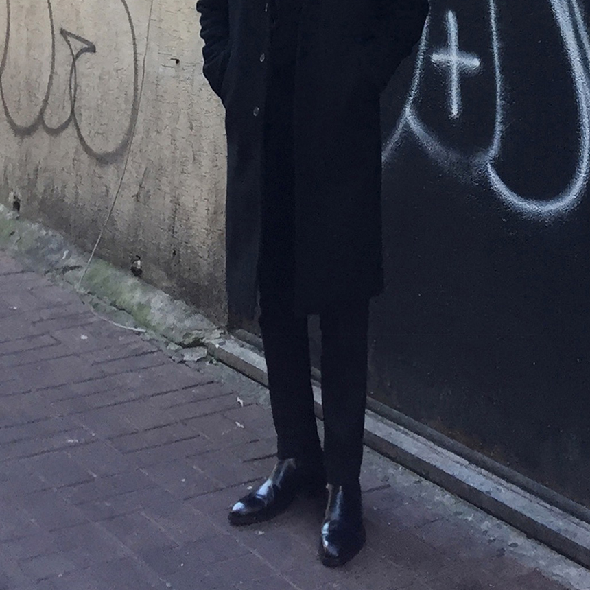 lapel Chelsea boots man
