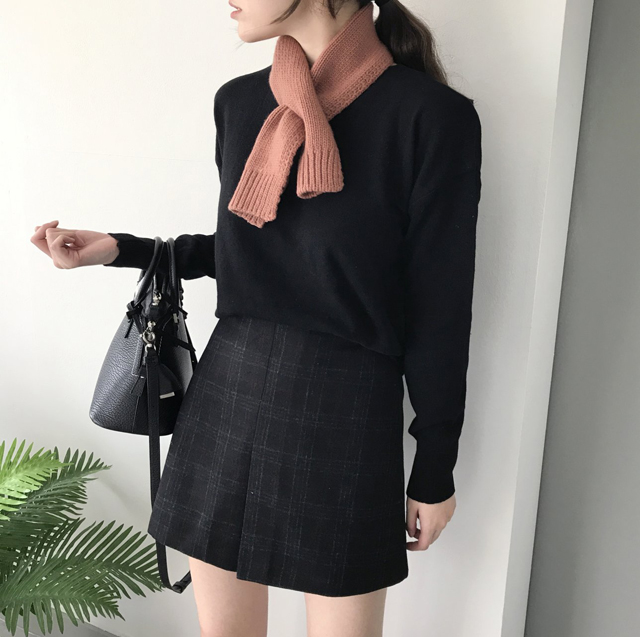 a line check mini skirt this winter twenties woman