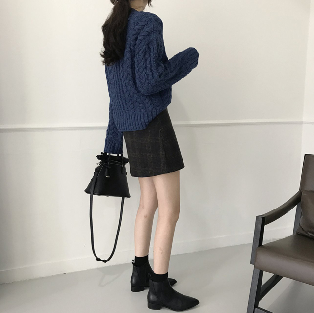 a line check mini skirt this winter twenties woman