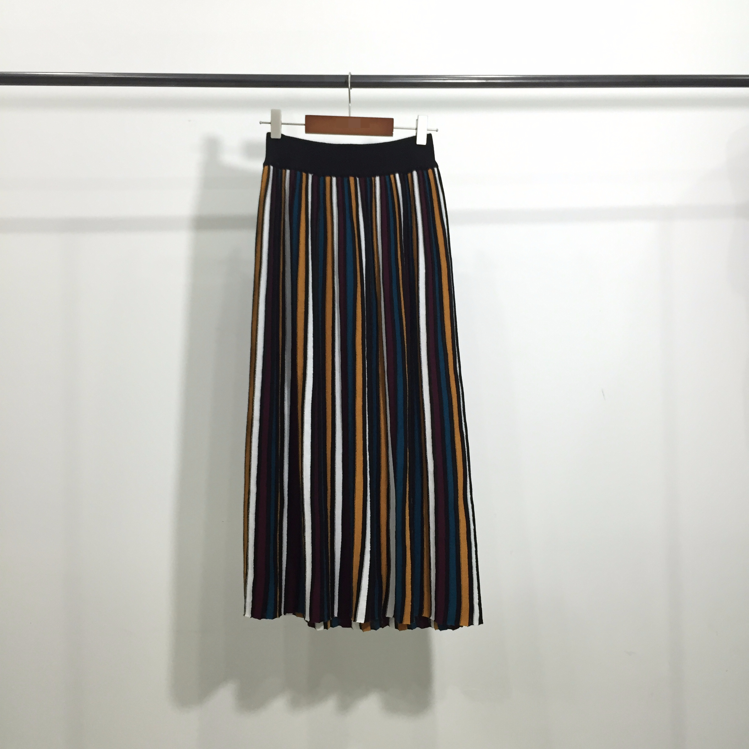 Wrinkled Bending Knit Long Skirt Romantic Look Lux