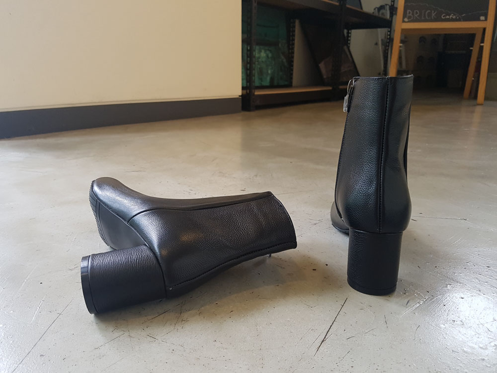 Natural cowhide simple heeled ankle boots 6cm blac