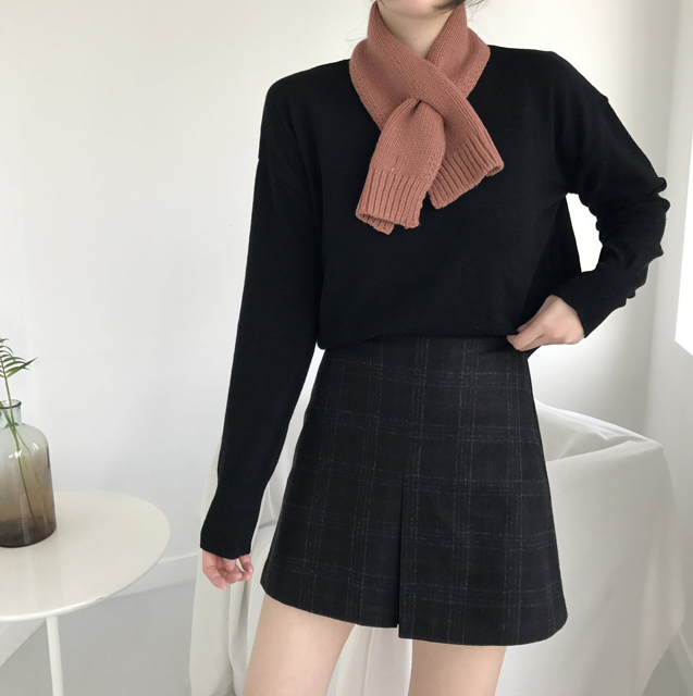 a line check mini skirt this winter twenties woman