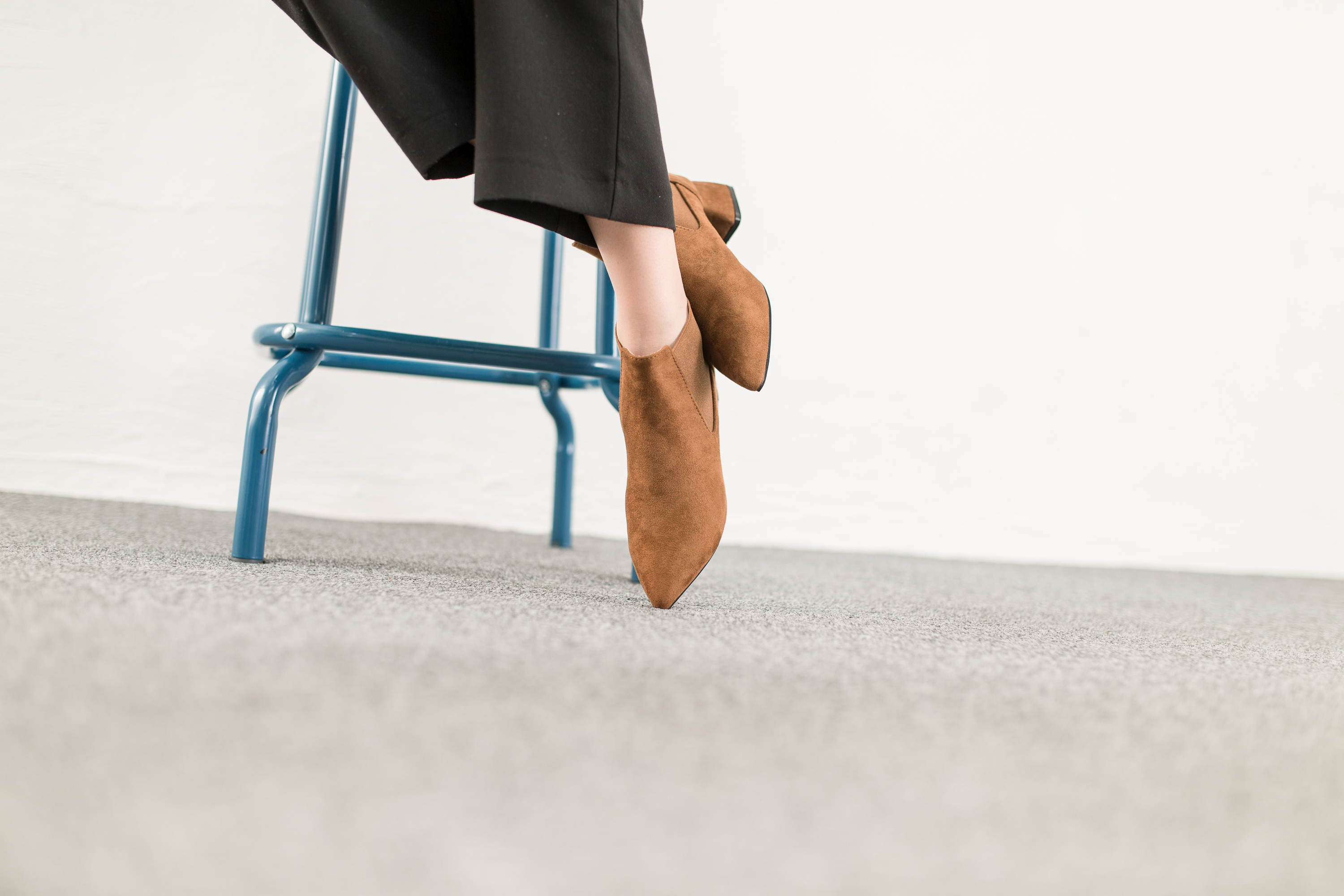 Suede Angle Boots 4cm Women's Scissors Styling 