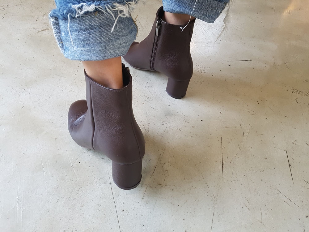 Natural cowhide simple heeled ankle boots 6cm blac