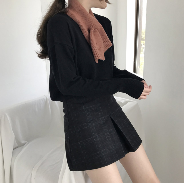 a line check mini skirt this winter twenties woman