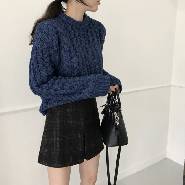 a line check mini skirt this winter twenties woman