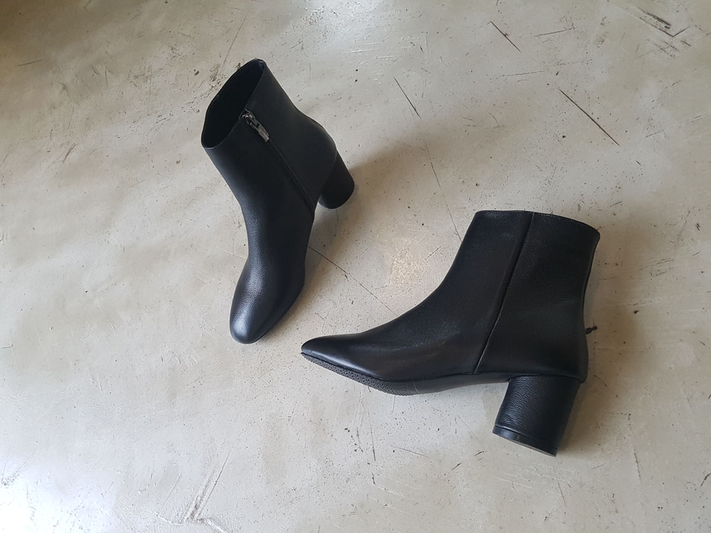Natural cowhide simple heeled ankle boots 6cm blac