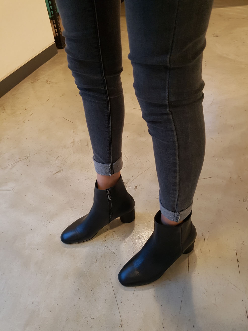 Natural cowhide simple heeled ankle boots 6cm blac