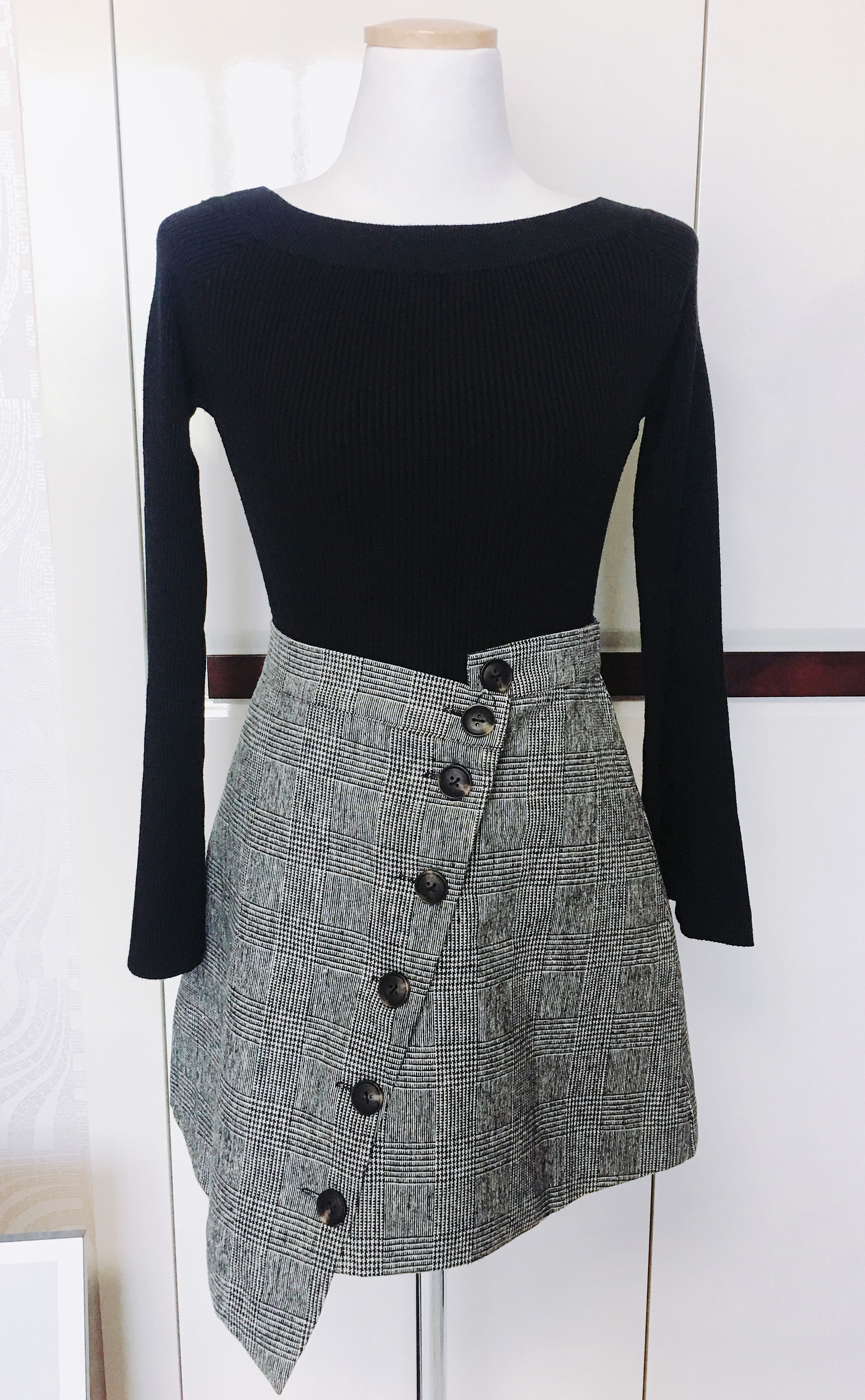 Borami Shop Button Unchecked Mini Skirt _ Black, G