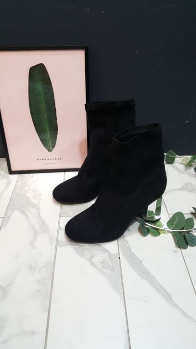 Suede Silver Sheep Angle Boots Modern Unique Sensi