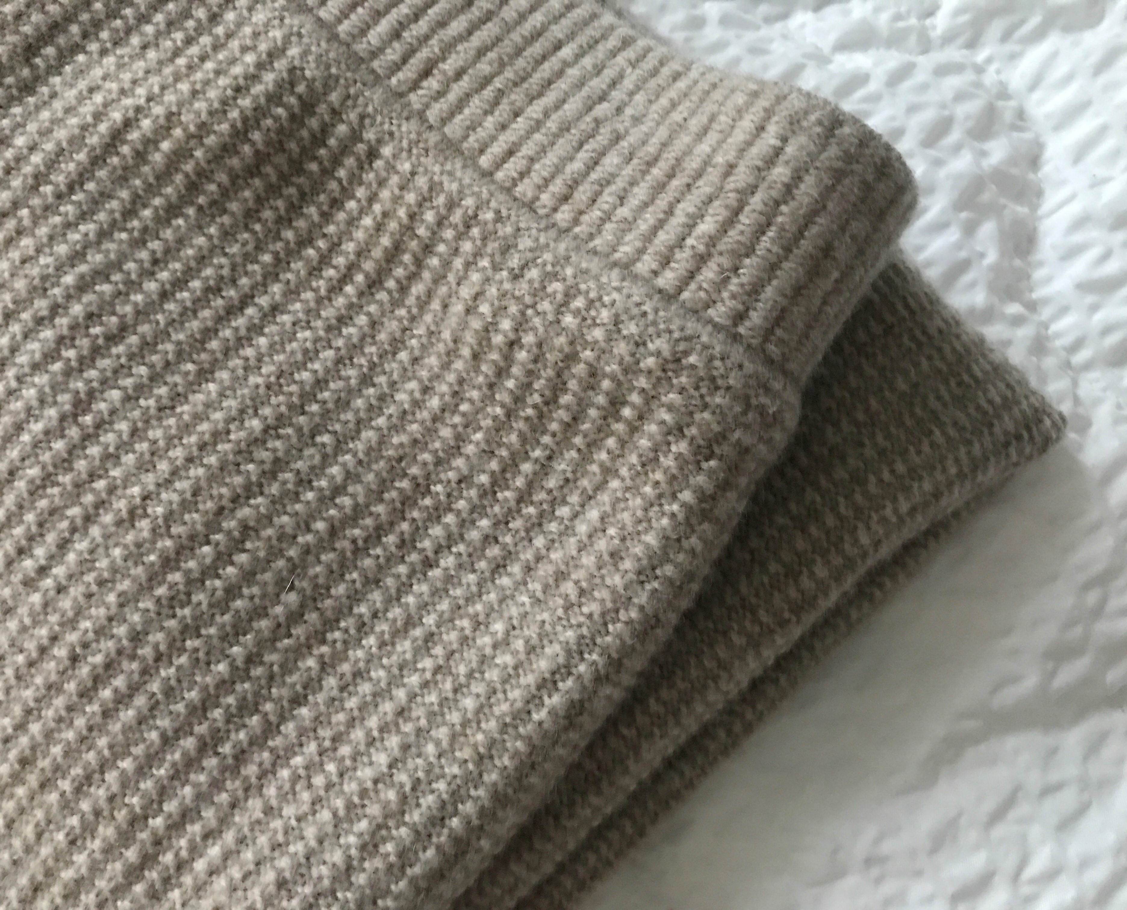 Long knit long skirt with hoggement Cashmere beige