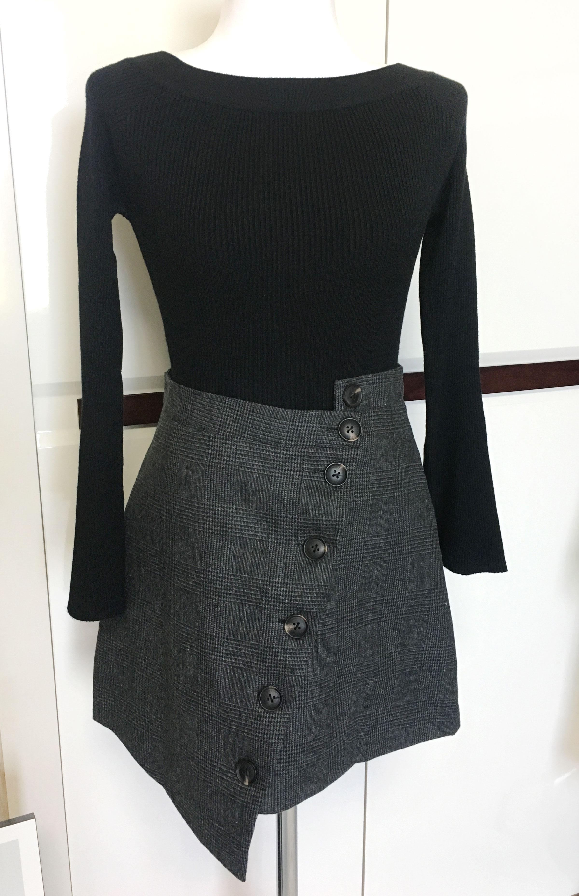 Borami Shop Button Unchecked Mini Skirt _ Black, G