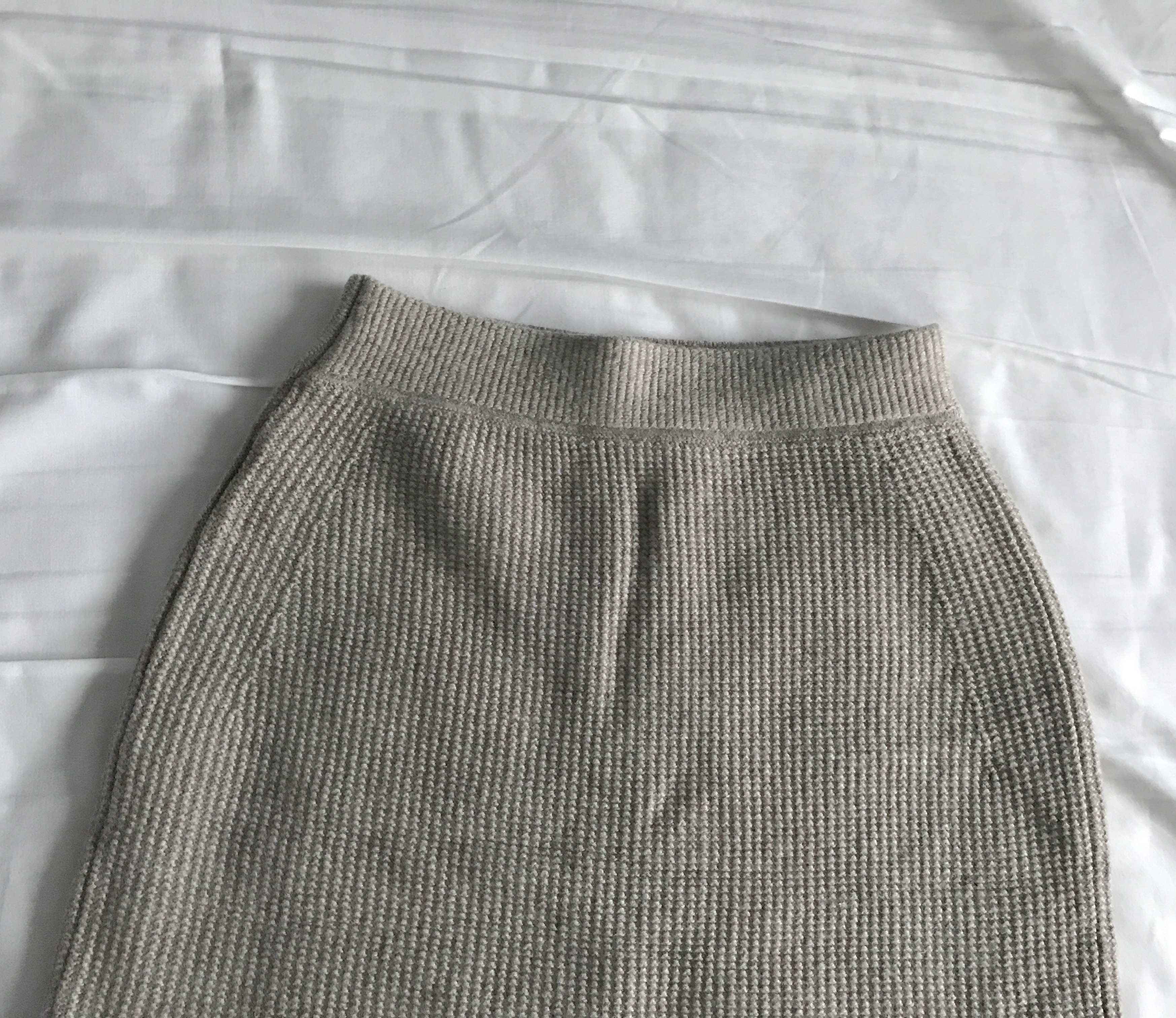 Long knit long skirt with hoggement Cashmere beige