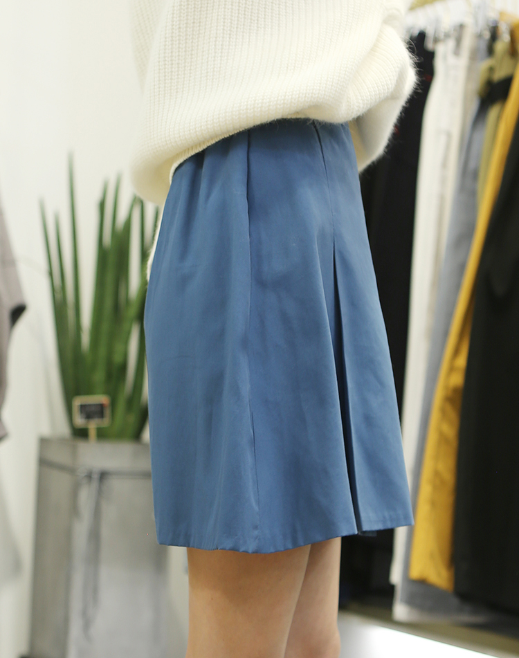 Gold button A-line mini-skirt Blue A cool and refr