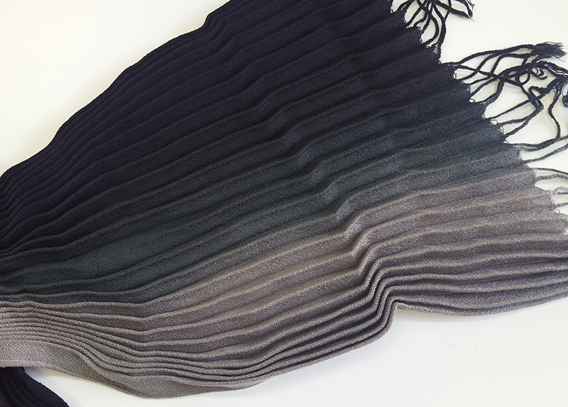 Gradation wrinkle knit muffler Unique wool autumn 