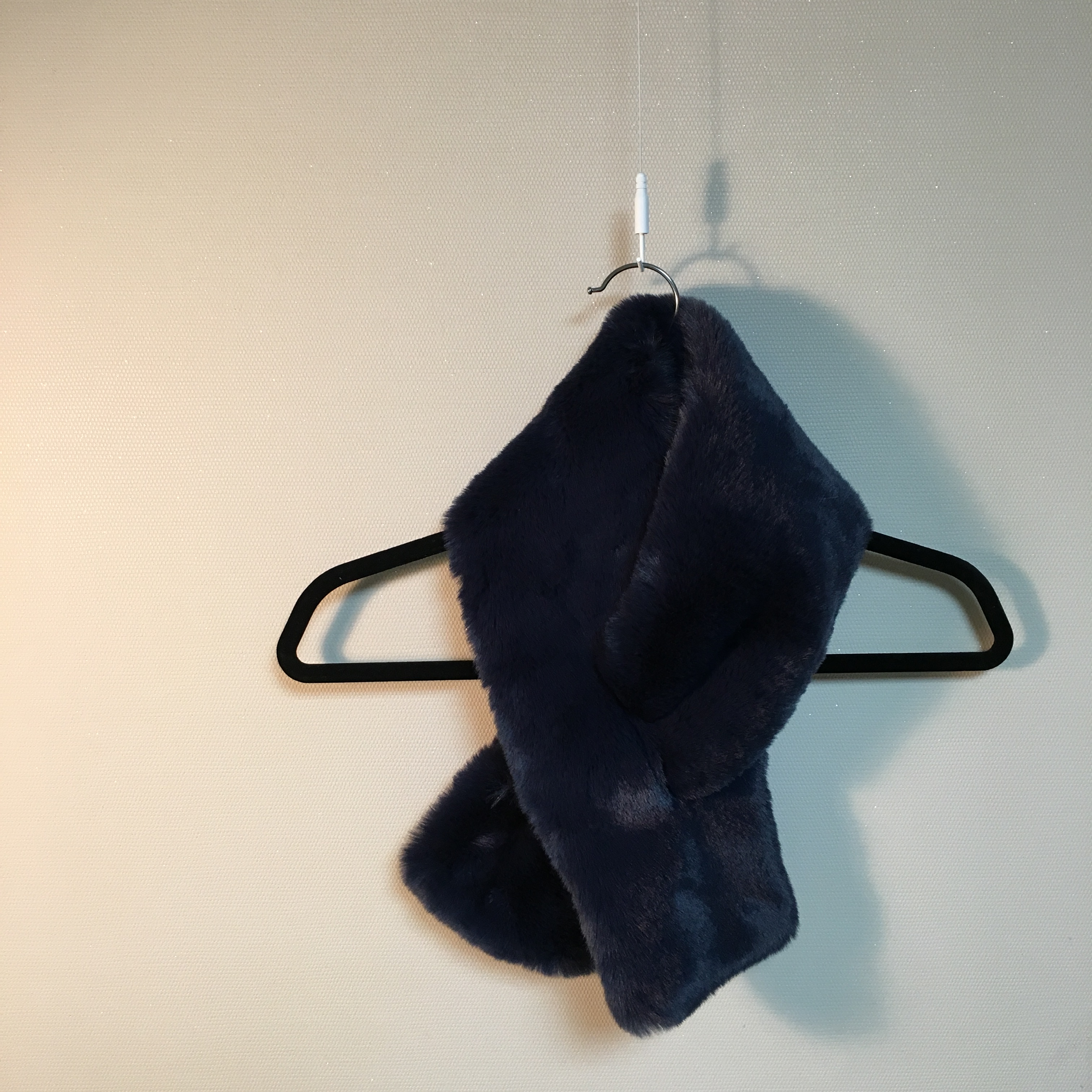 Fake Fur Fur Fur Ecofur Shawl Navy Color Warm muff