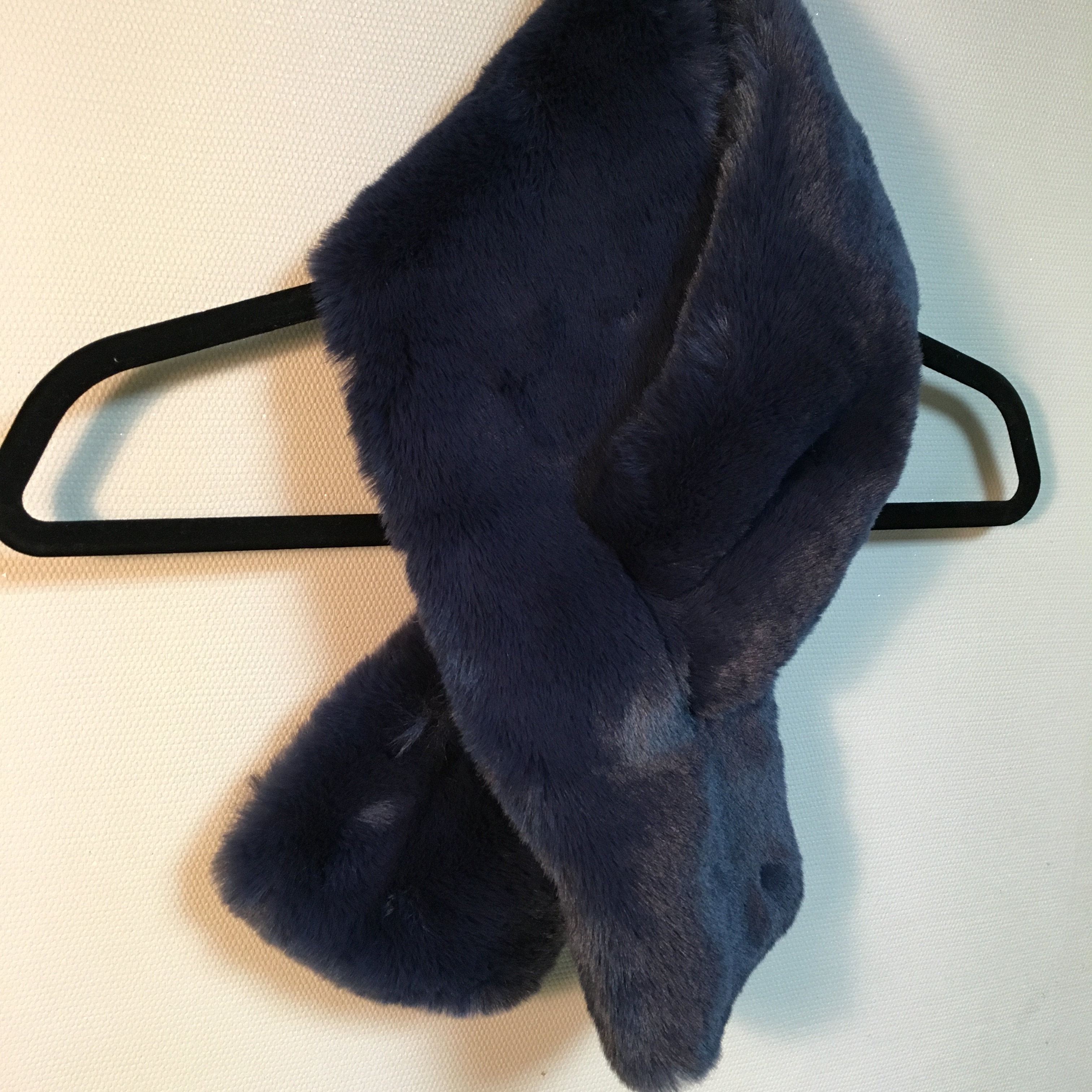 Fake Fur Fur Fur Ecofur Shawl Navy Color Warm muff