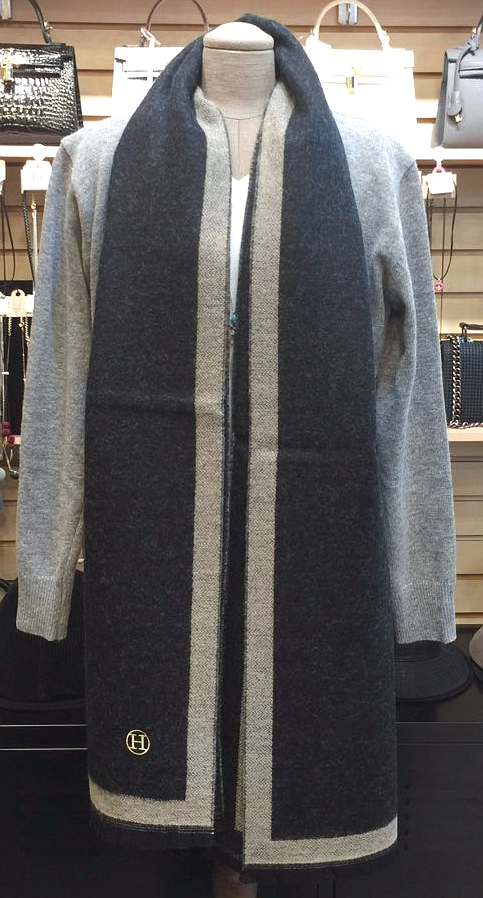 Two-tone buckle muffler H logo Well-behaved soft a