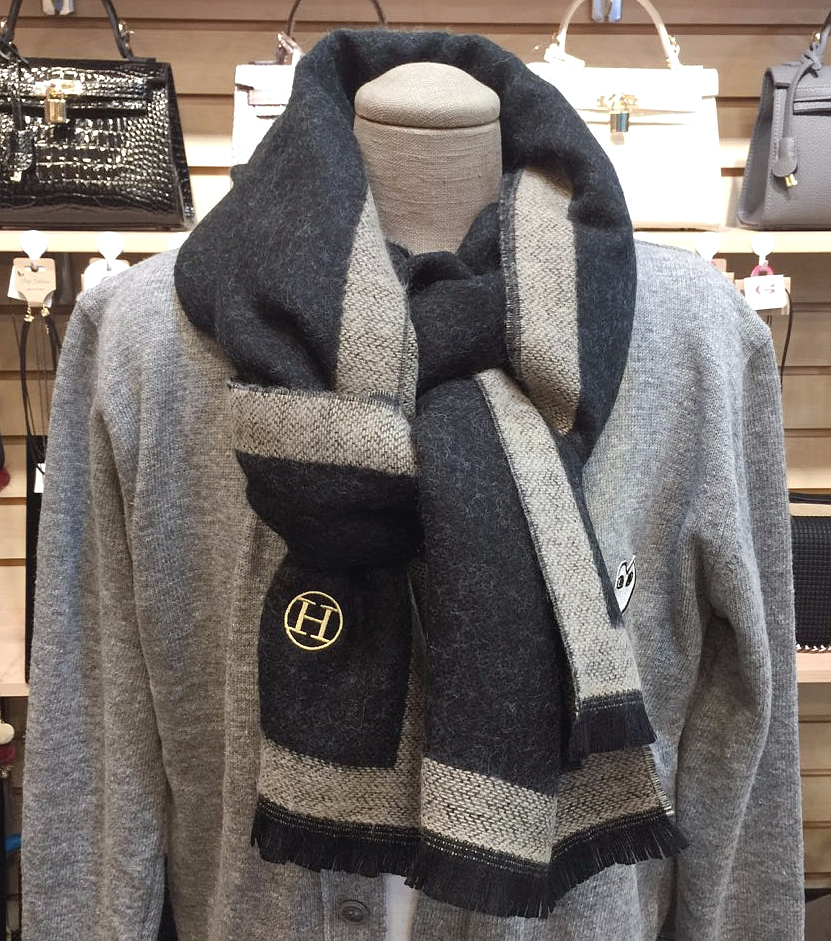 Two-tone buckle muffler H logo Well-behaved soft a