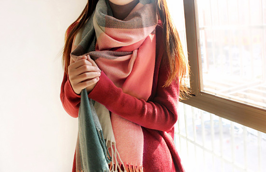 Girls Gradation Check Muffler Easy to coordinate W
