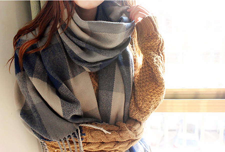 Girls Gradation Check Muffler Easy to coordinate W