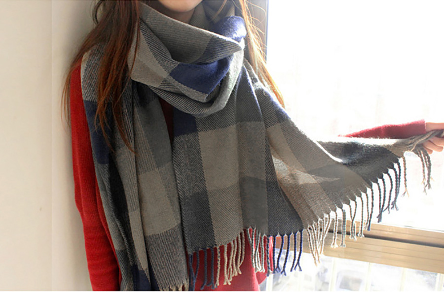 Girls Gradation Check Muffler Easy to coordinate W