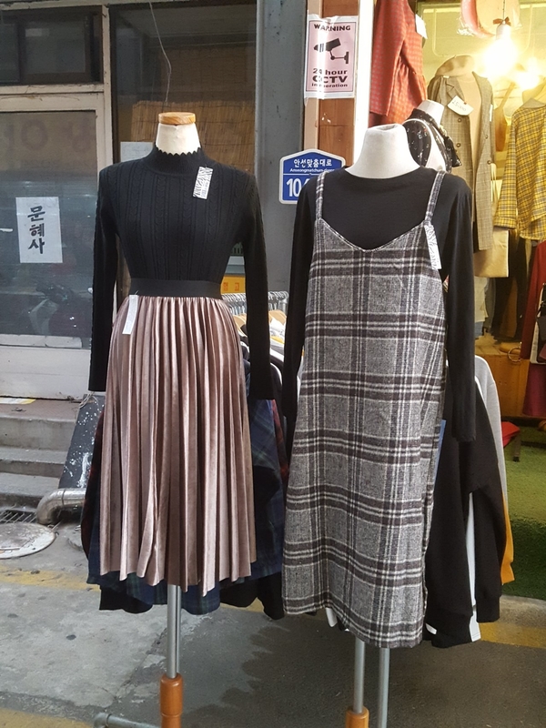 Velvet pleated long skirt