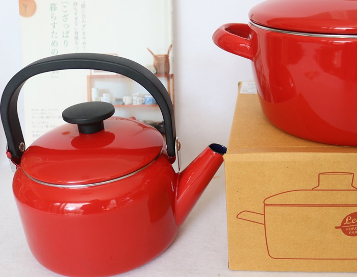 Induction possible Red leaf enamel kettle 2L coffe