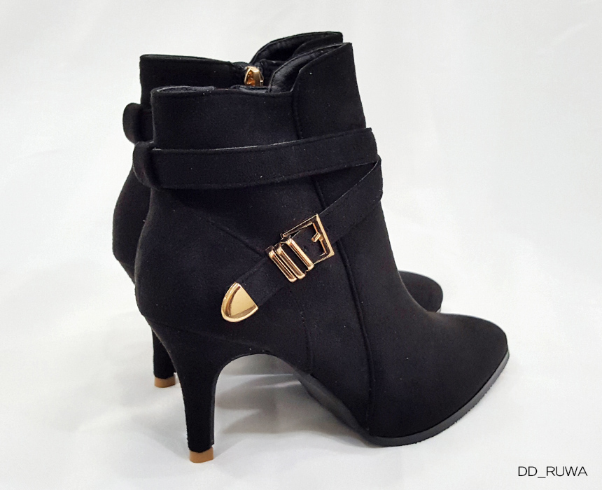 Suede buckle decoration Angle boots Gripping feeli