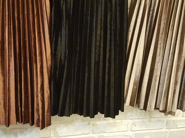 Velvet pleated long skirt