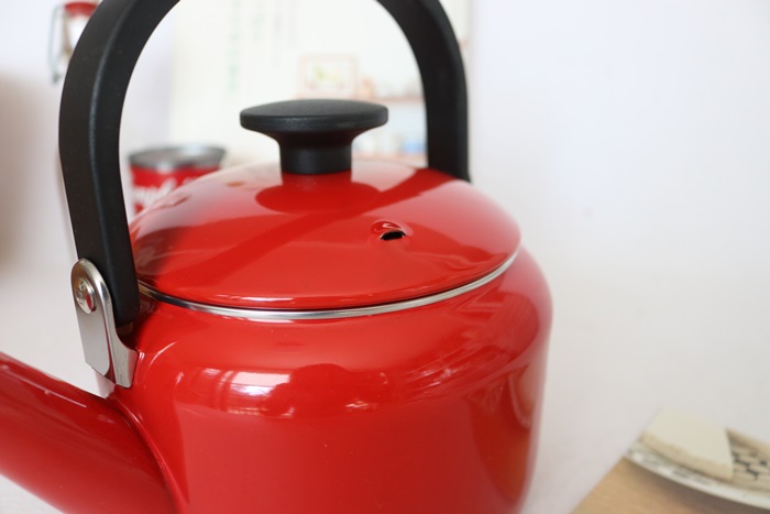 Induction possible Red leaf enamel kettle 2L coffe