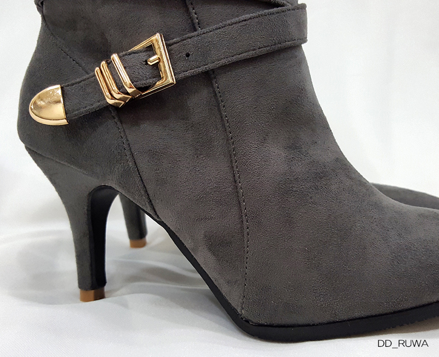 Suede buckle decoration Angle boots Gripping feeli