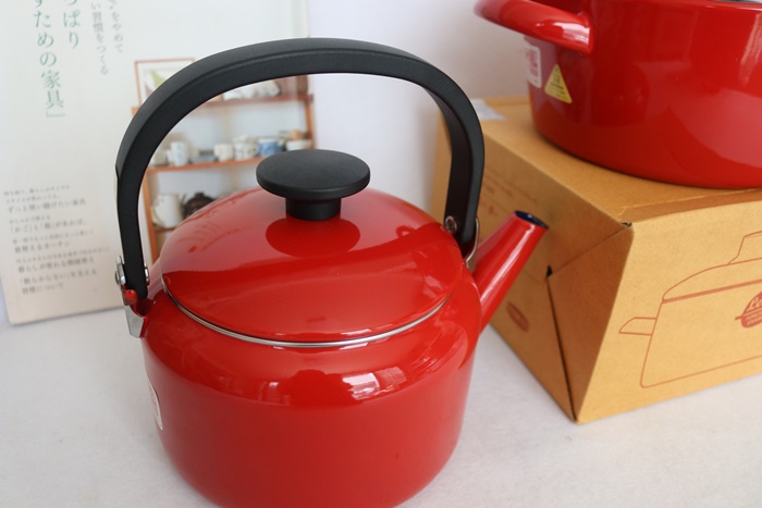 Induction possible Red leaf enamel kettle 2L coffe
