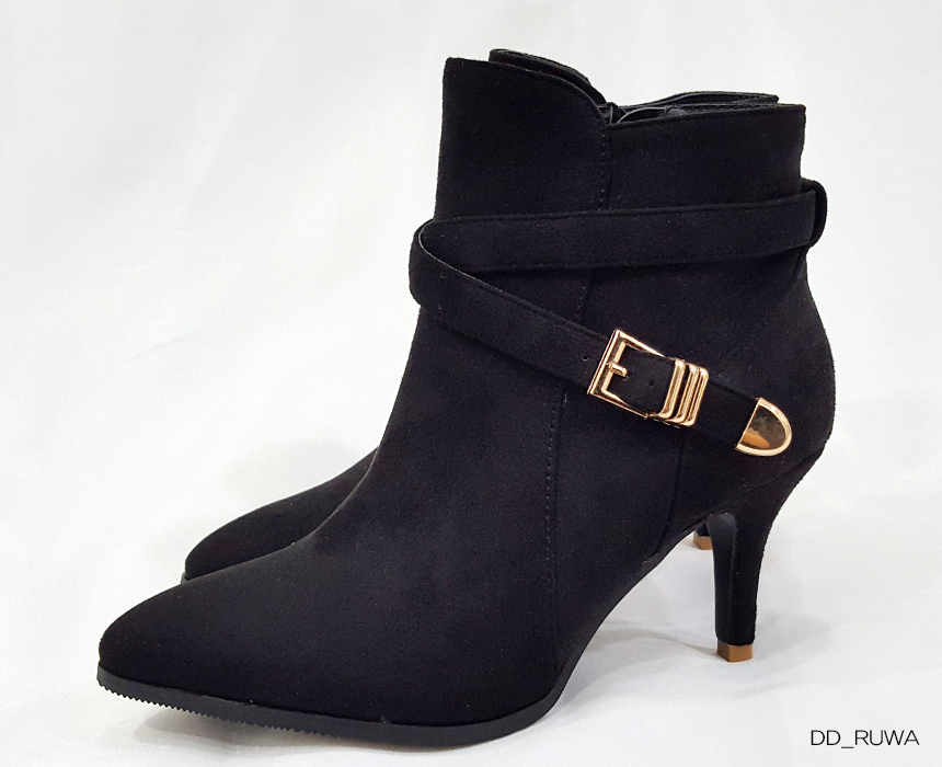 Suede buckle decoration Angle boots Gripping feeli