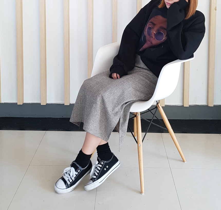 Latte Check Over Long Skirt Fall Slit Bending Pouc