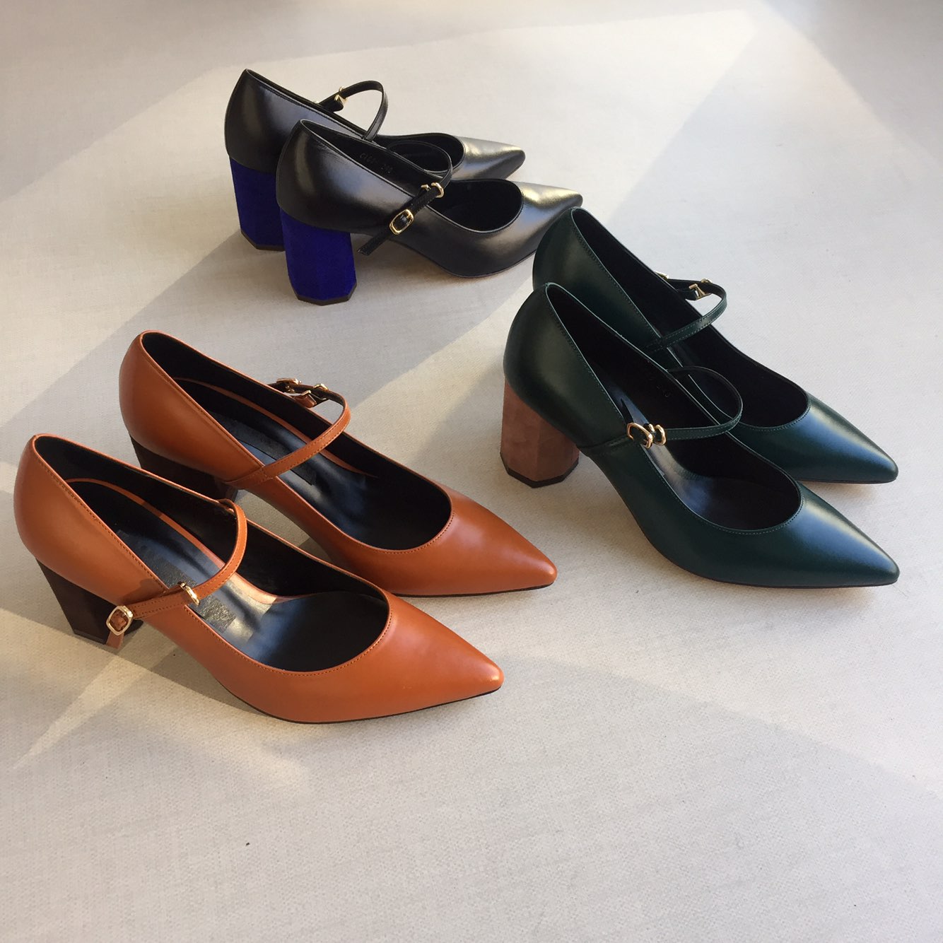 Point-heeled cowhide leather strap Stiletto heel 7