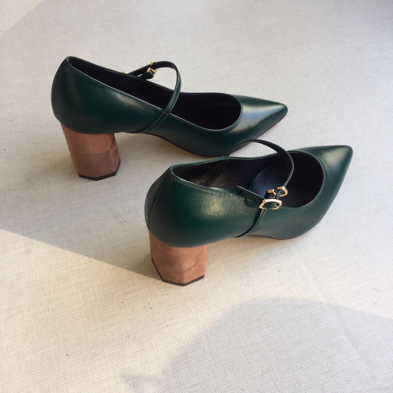 Point-heeled cowhide leather strap Stiletto heel 7