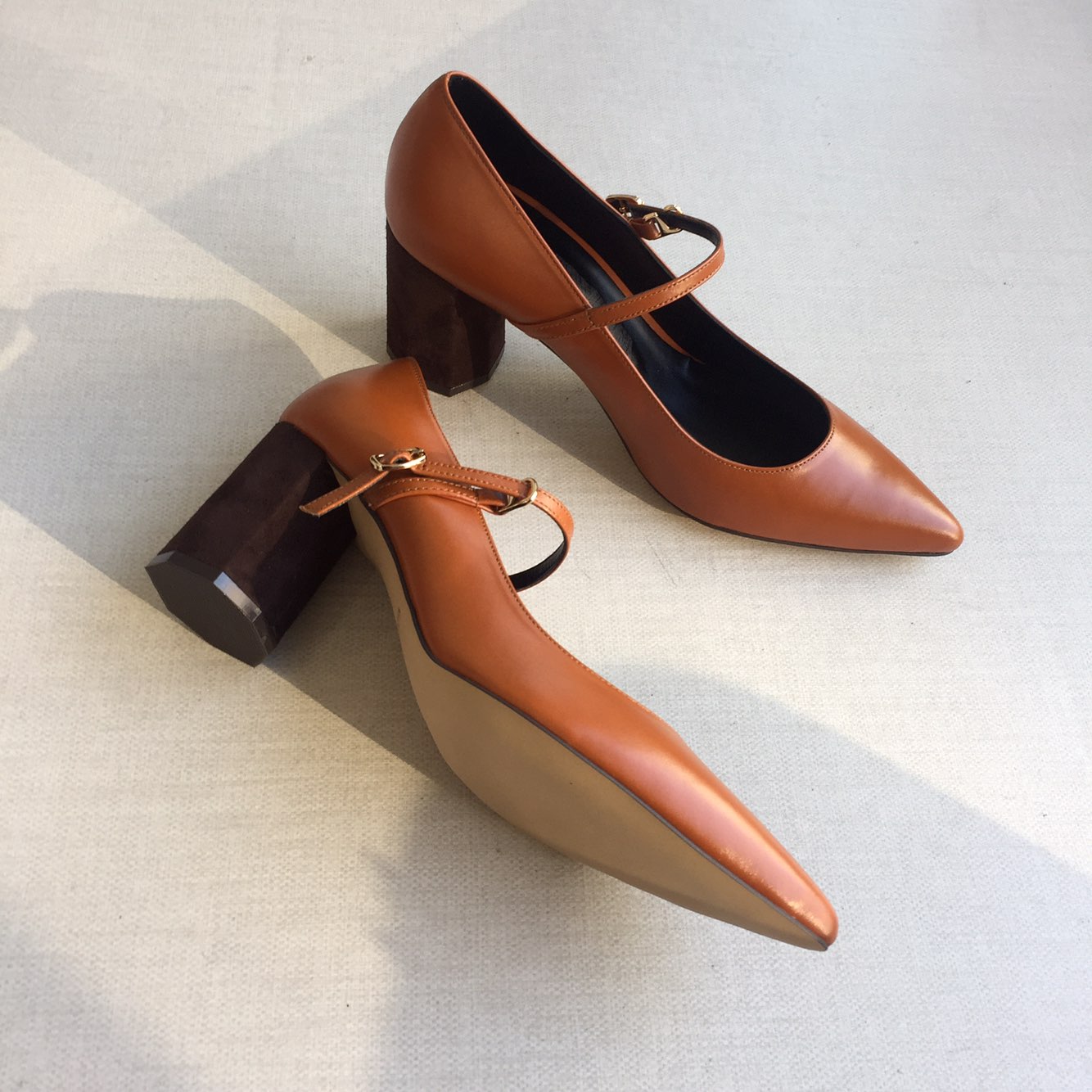 Point-heeled cowhide leather strap Stiletto heel 7