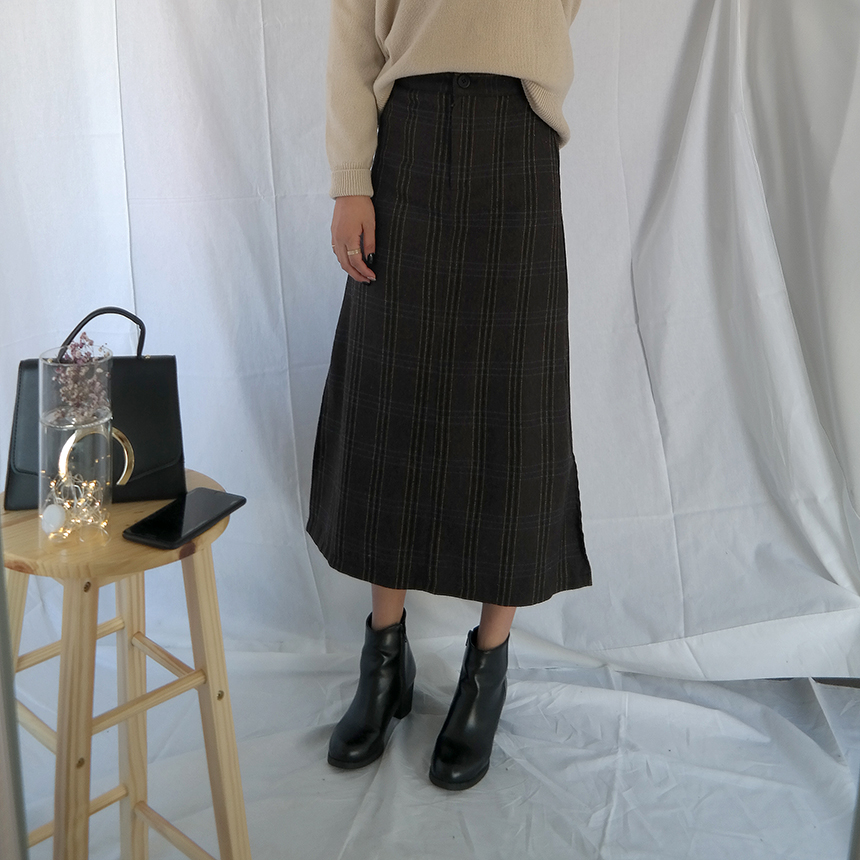 A-line check skirt A twenty-year-old women's sk