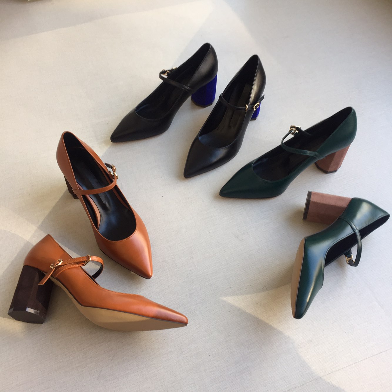 Point-heeled cowhide leather strap Stiletto heel 7