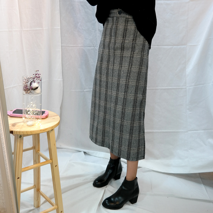 A-line check skirt A twenty-year-old women's sk