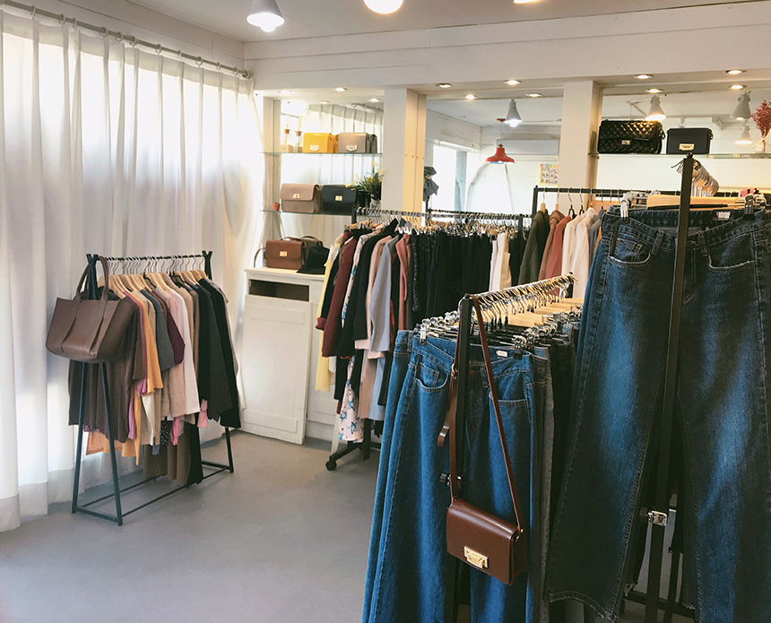 A-line check skirt A twenty-year-old women's sk