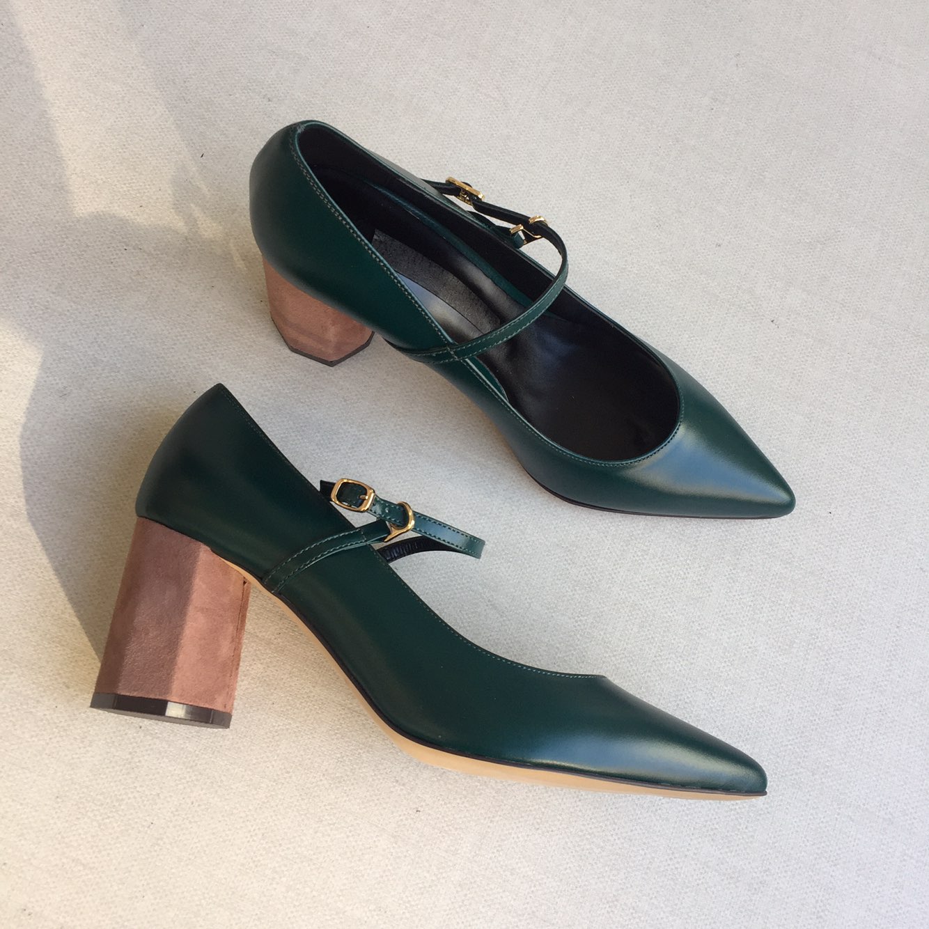 Point-heeled cowhide leather strap Stiletto heel 7