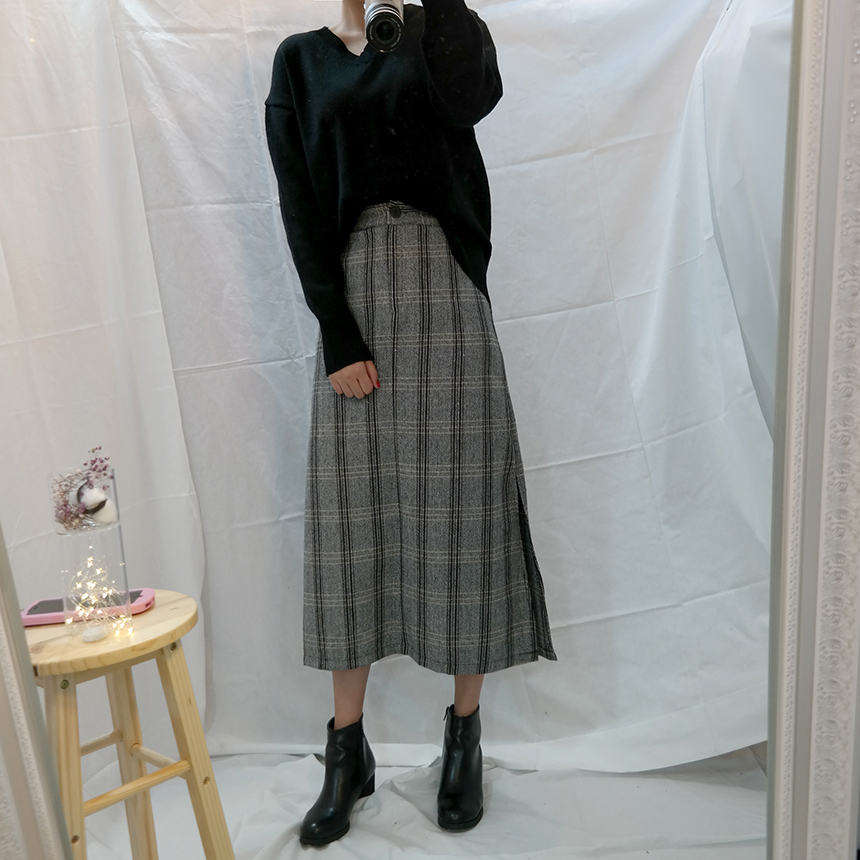 A-line check skirt A twenty-year-old women's sk