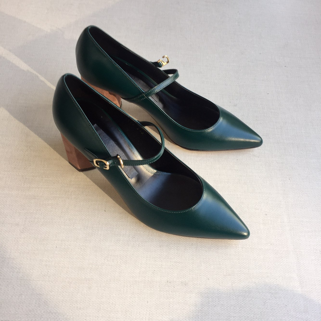 Point-heeled cowhide leather strap Stiletto heel 7