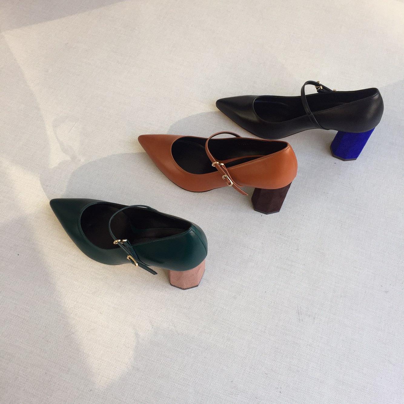 Point-heeled cowhide leather strap Stiletto heel 7