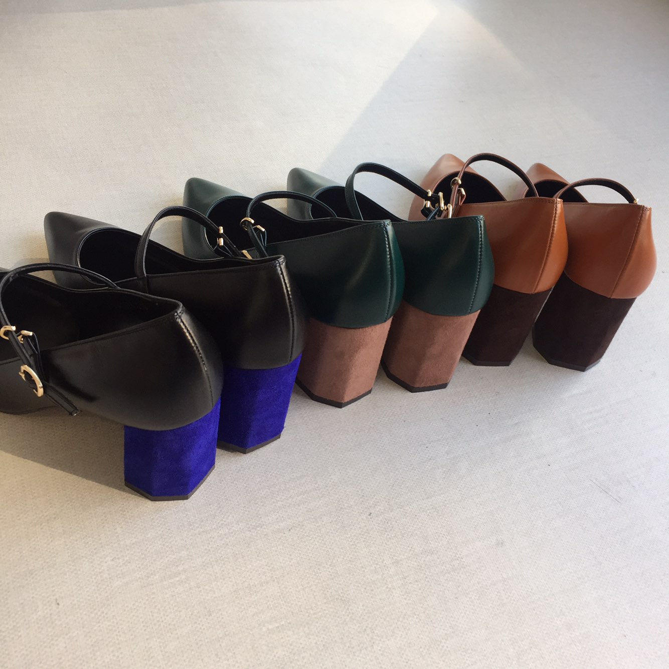 Point-heeled cowhide leather strap Stiletto heel 7