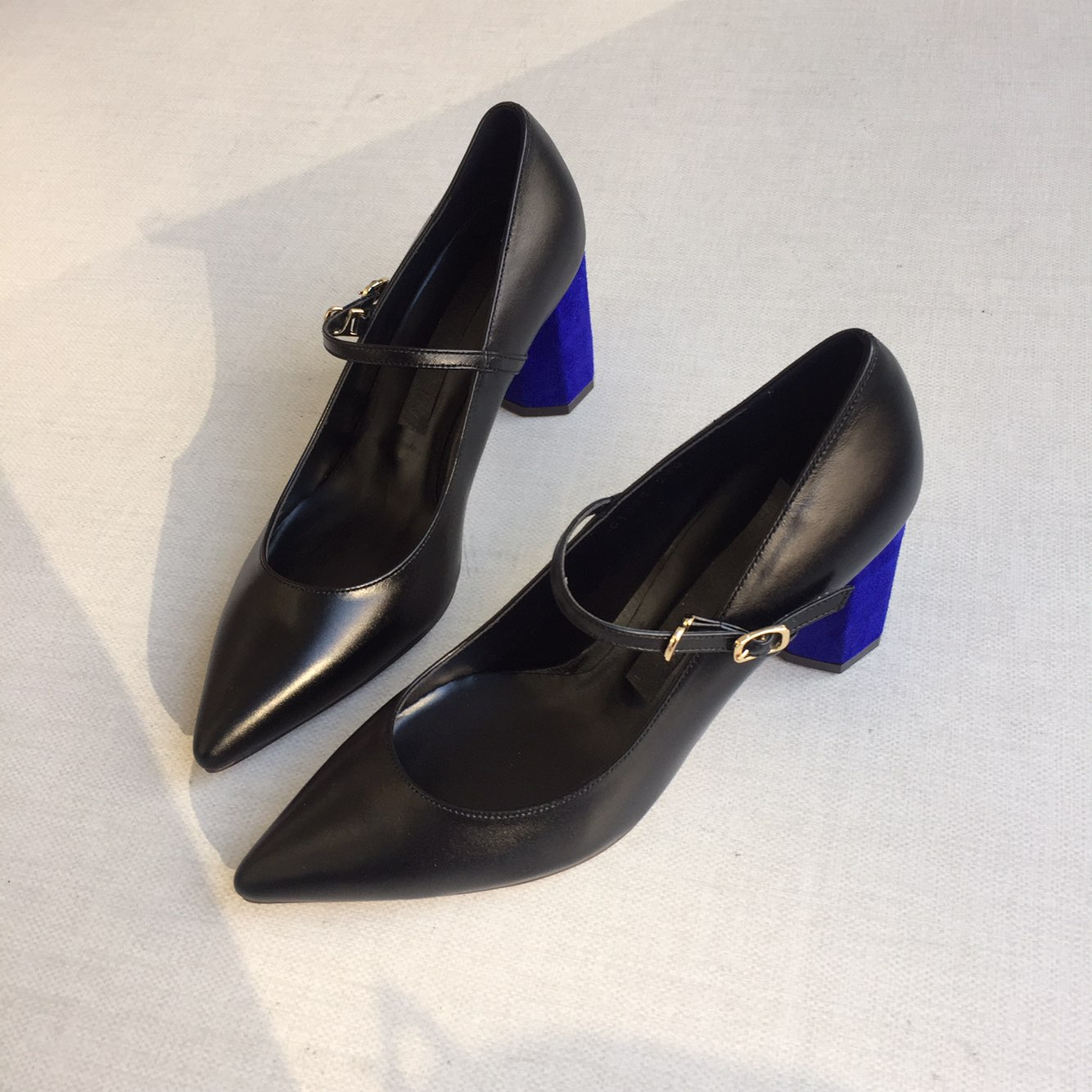 Point-heeled cowhide leather strap Stiletto heel 7