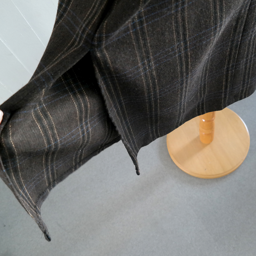 A-line check skirt A twenty-year-old women's sk