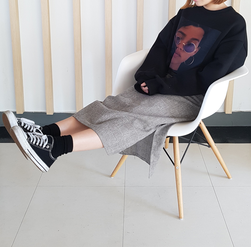 Latte Check Over Long Skirt Fall Slit Bending Pouc